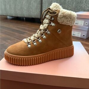 Lisa Vicky Women's Tan Lace-Up Ankle Boots